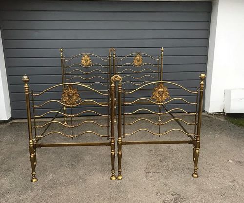 a very good quality 19thc brass bed or beds