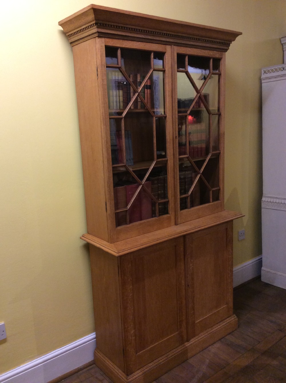 19thc oak 2 door bookcase with astrical glazing