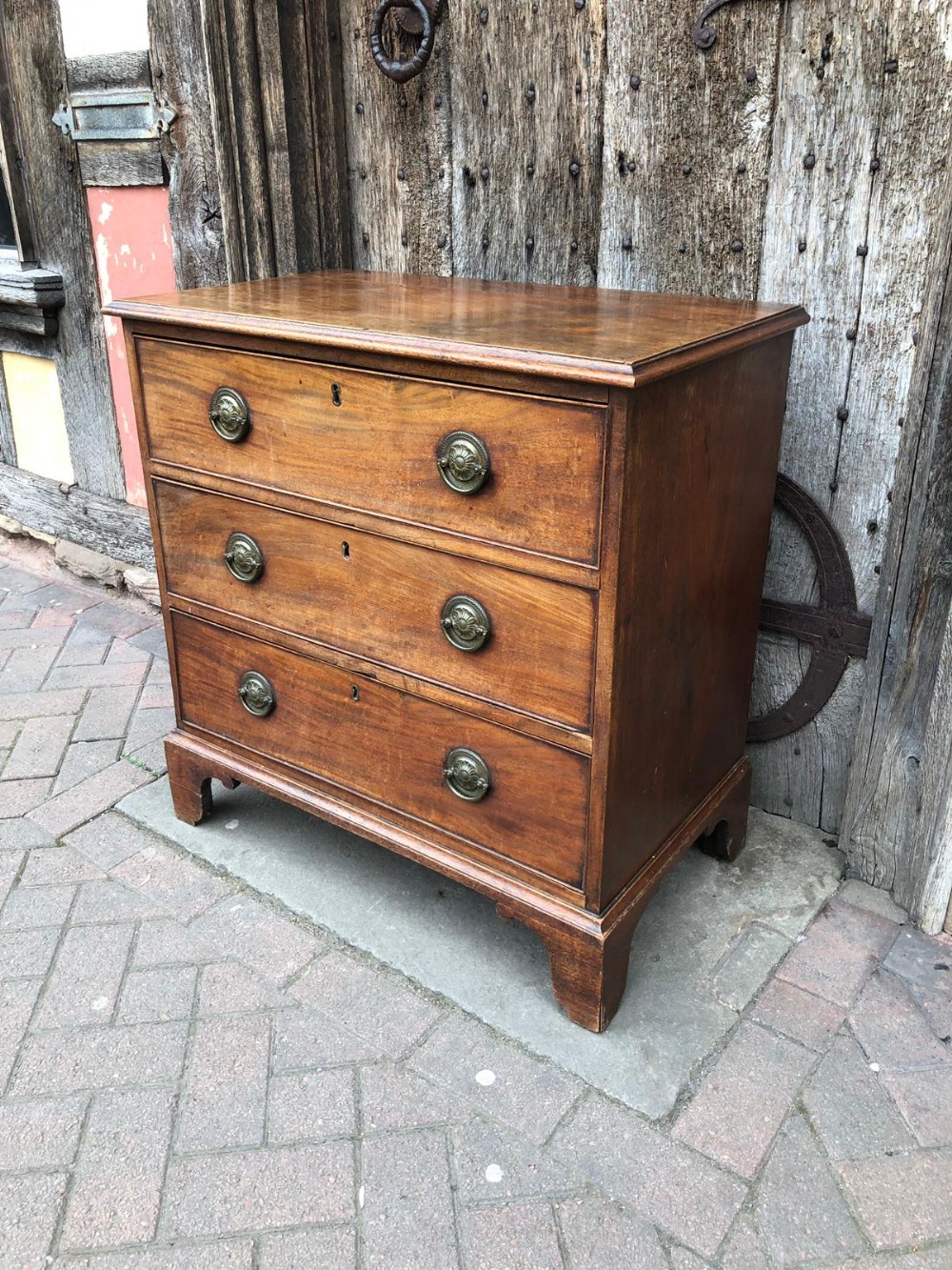 a regency mahogany chest of drawers
